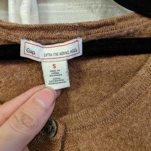 GAP Sweaters - 5/10$ Gap extra fine Merino wool cardigan GAP Sweaters - 5/10$ Gap extra fine Merino wool cardigan